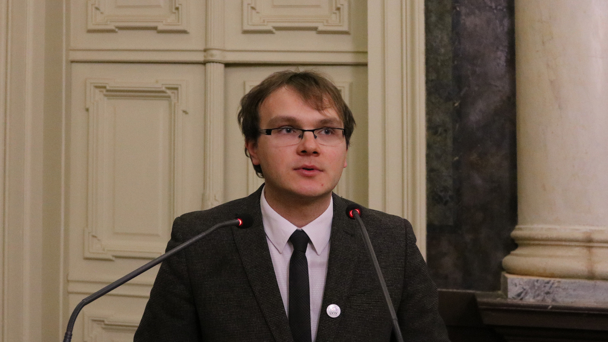 Днями в Актовій залі головного корпусу Національного університету «Львівська політехніка» відбулося урочисте вручення документів про завершення курсів перепідготовки колишнім військовослужбовцям Збройних сил України та членам їх родин. Це навчання впродовж кількох останніх років проводиться у рамках проекту «Україна-Норвегія».  Програма соціальної адаптації військовослужбовців завдяки Королівству Норвегії діє в Україні з 2003 року. За цей час професійну перепідготовку пройшли майже 9000 осіб. Програма пропо