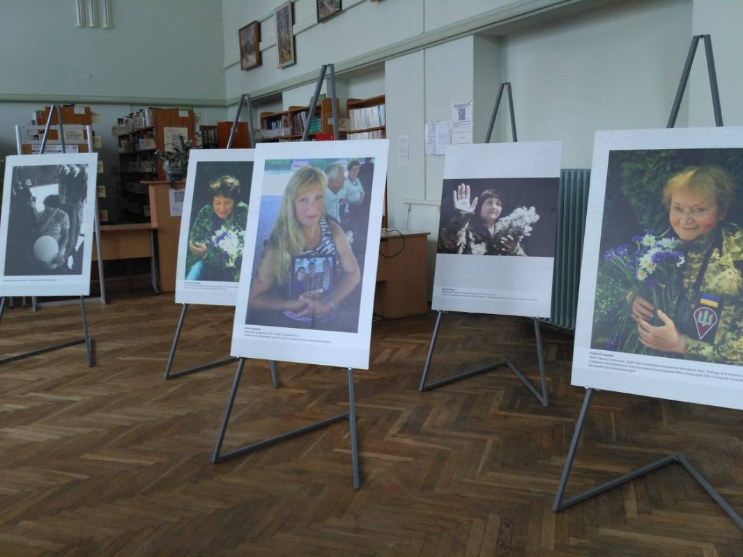 на виставці «Батьки Небесного Легіону»