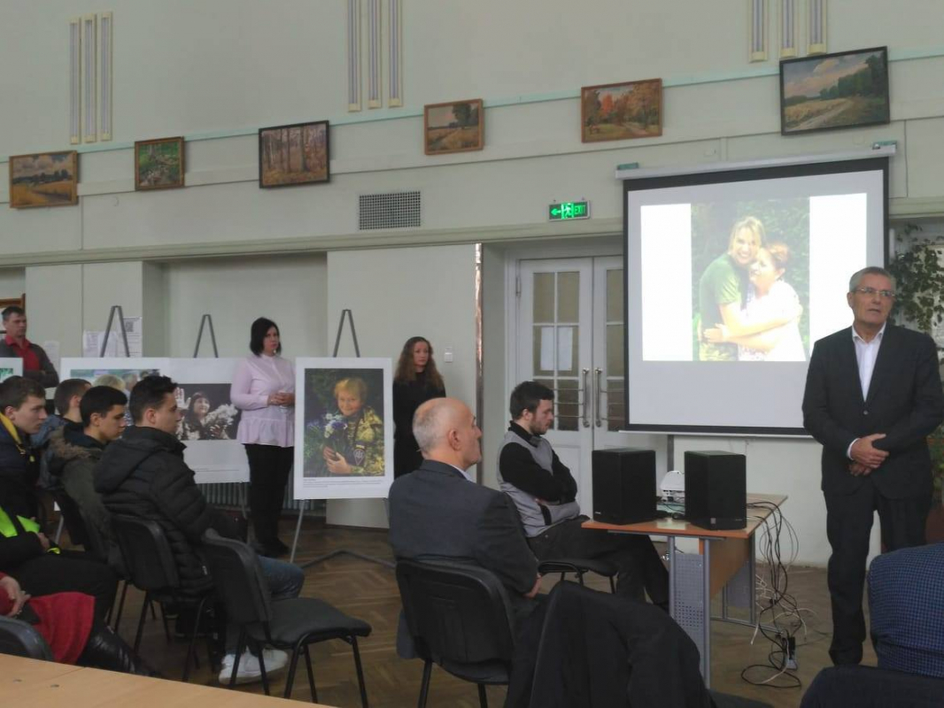 на виставці «Батьки Небесного Легіону»