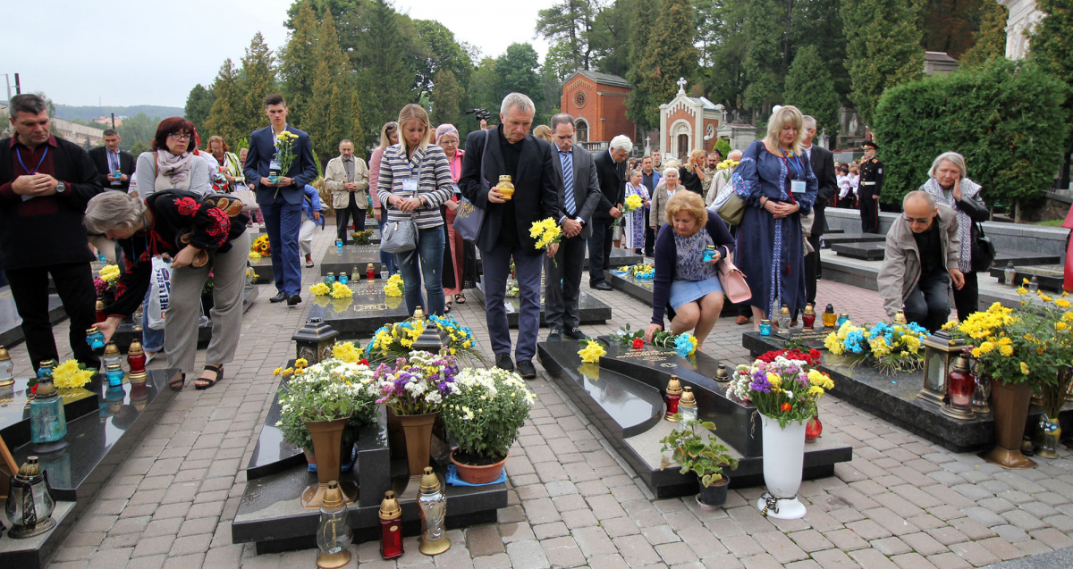 Представники Світового Конгресу Українців вшанували полеглих воїнів