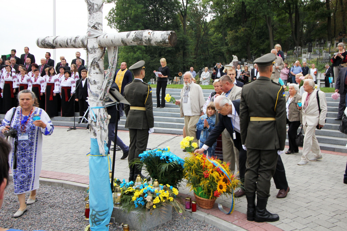 Представники Світового Конгресу Українців вшанували полеглих воїнів