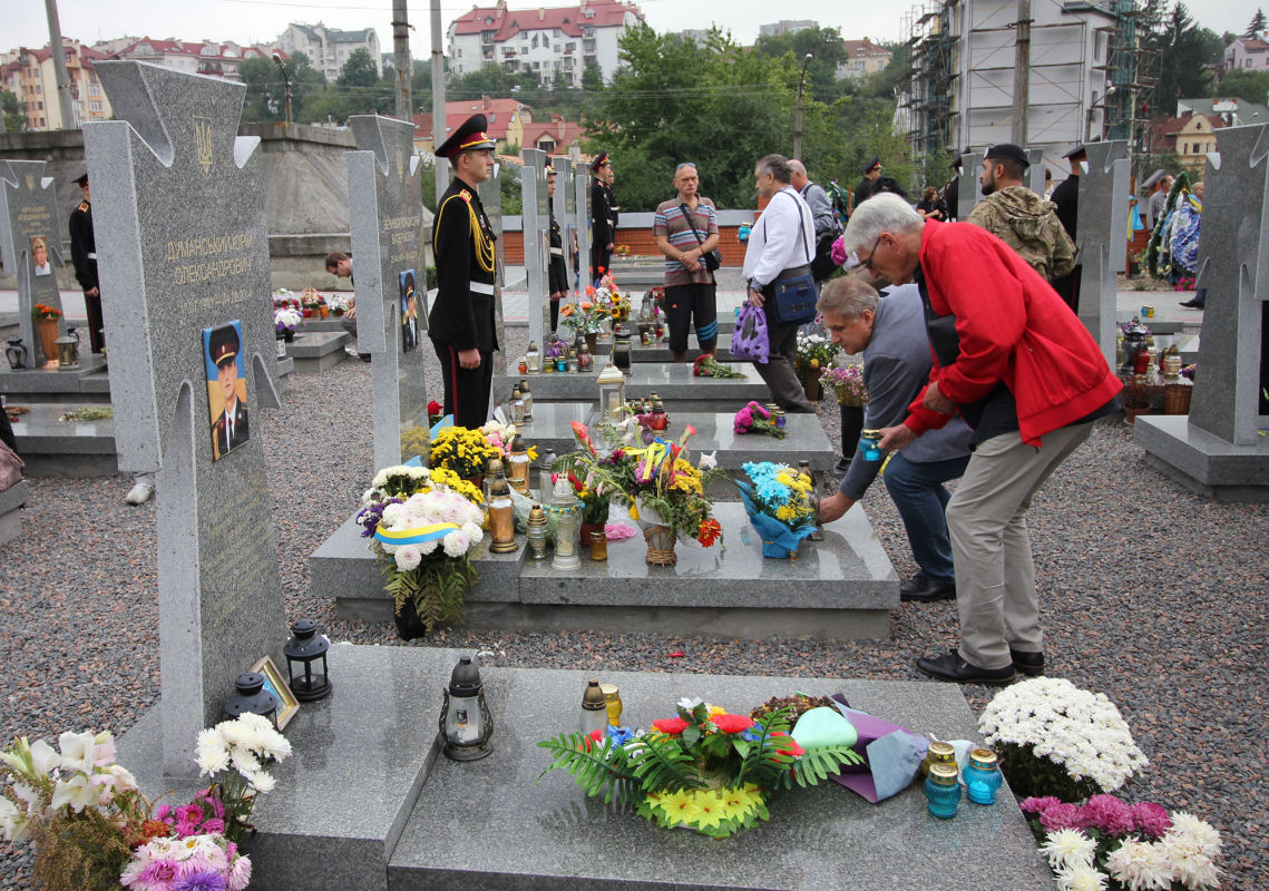 Представники Світового Конгресу Українців вшанували полеглих воїнів