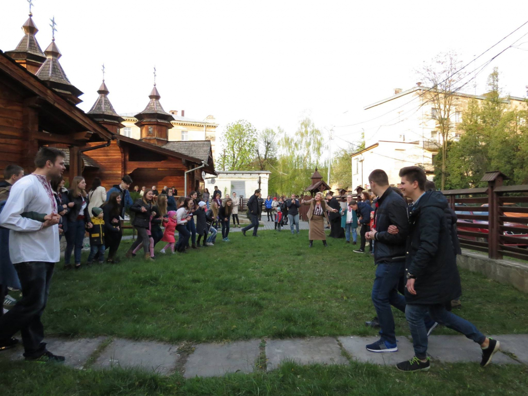  Великодні гаївки