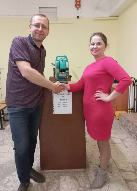 Передавання електронного тахеометра