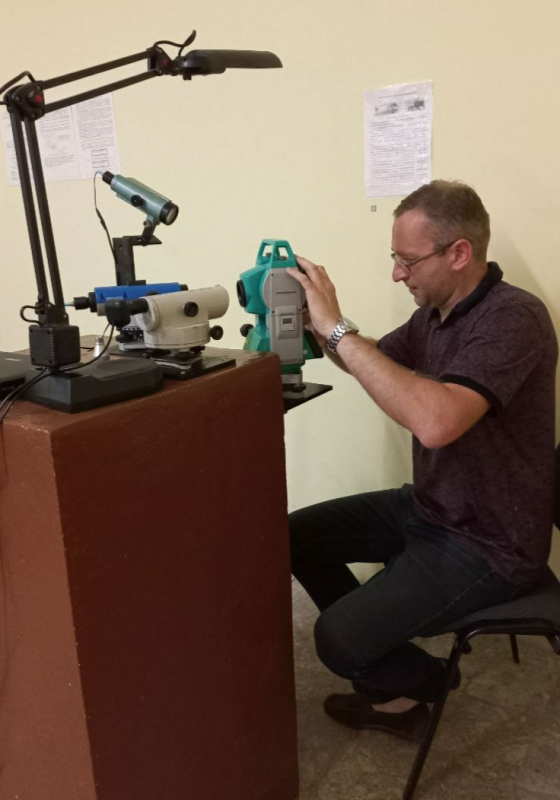 Перевірка приладу на установці, розробленій Анатолієм Віватом