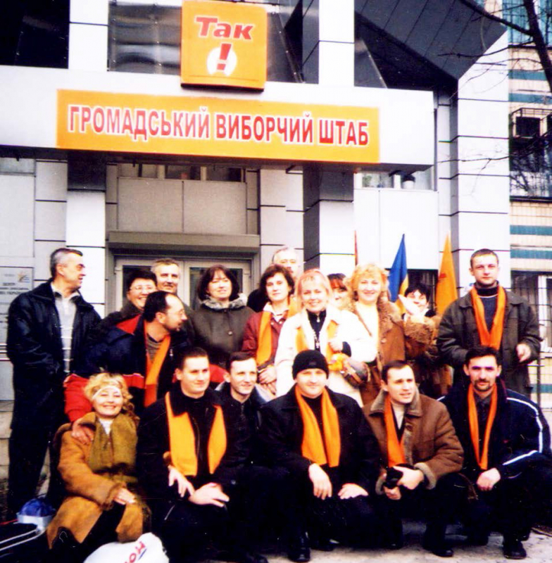 Дніпропетровськ зустрічає нас помаранчевими кольорами