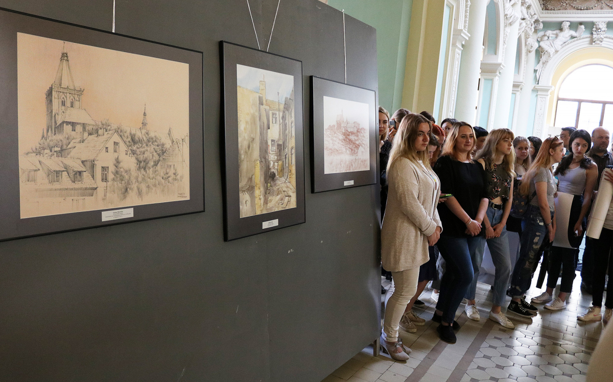 мерія Хелмно привезла в Університет виставку кращих живописних творів польських студентів