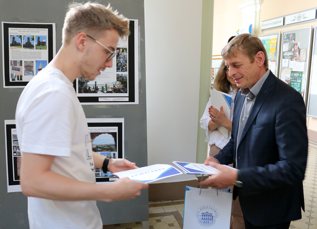 польські студенти презентували виставку живопису