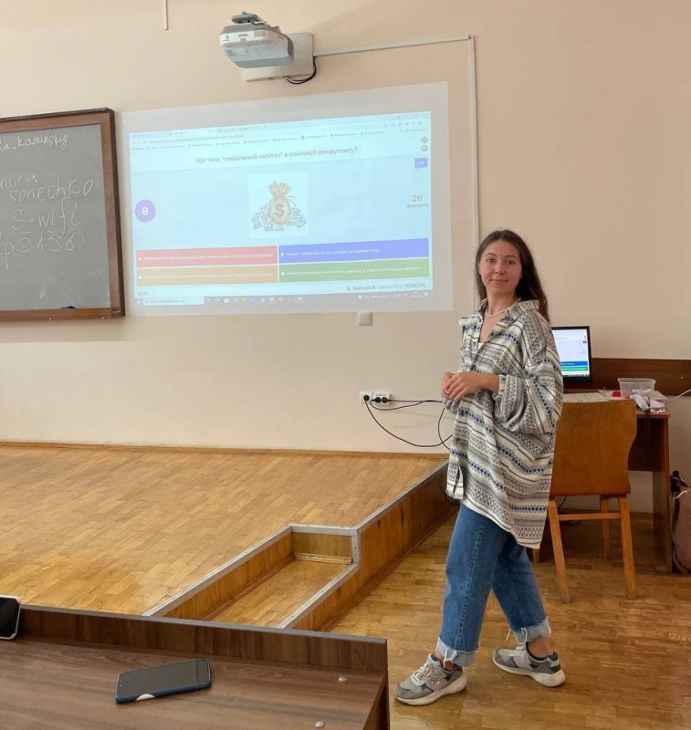 Фото із заходу