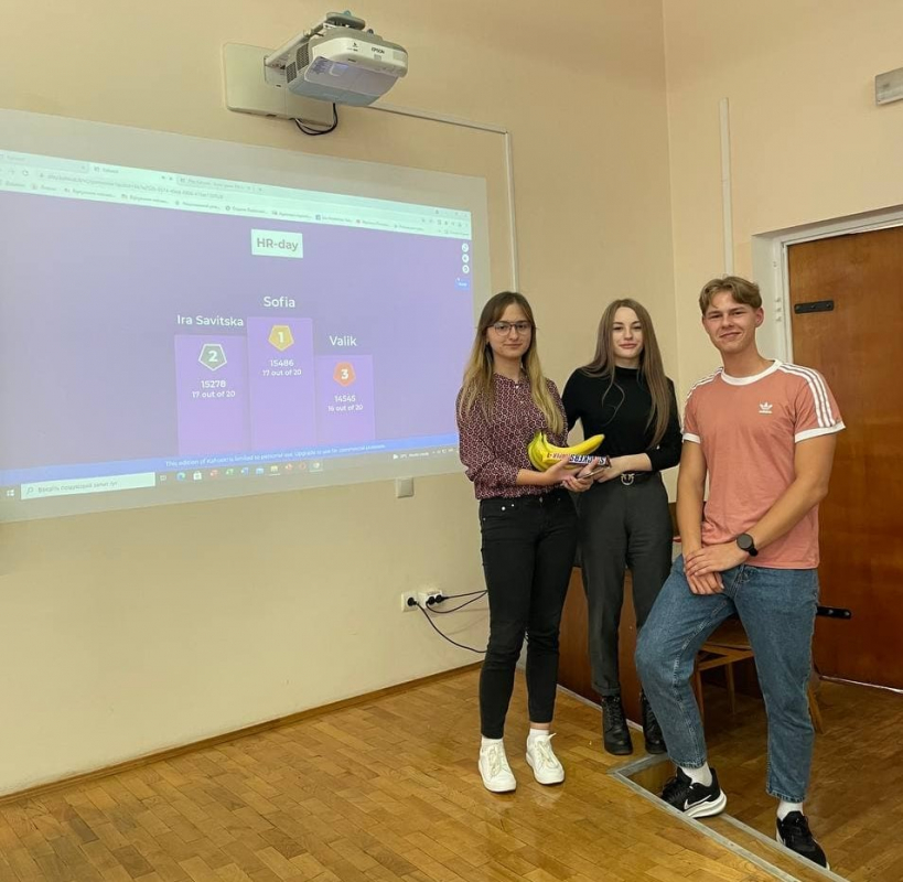 Фото із заходу