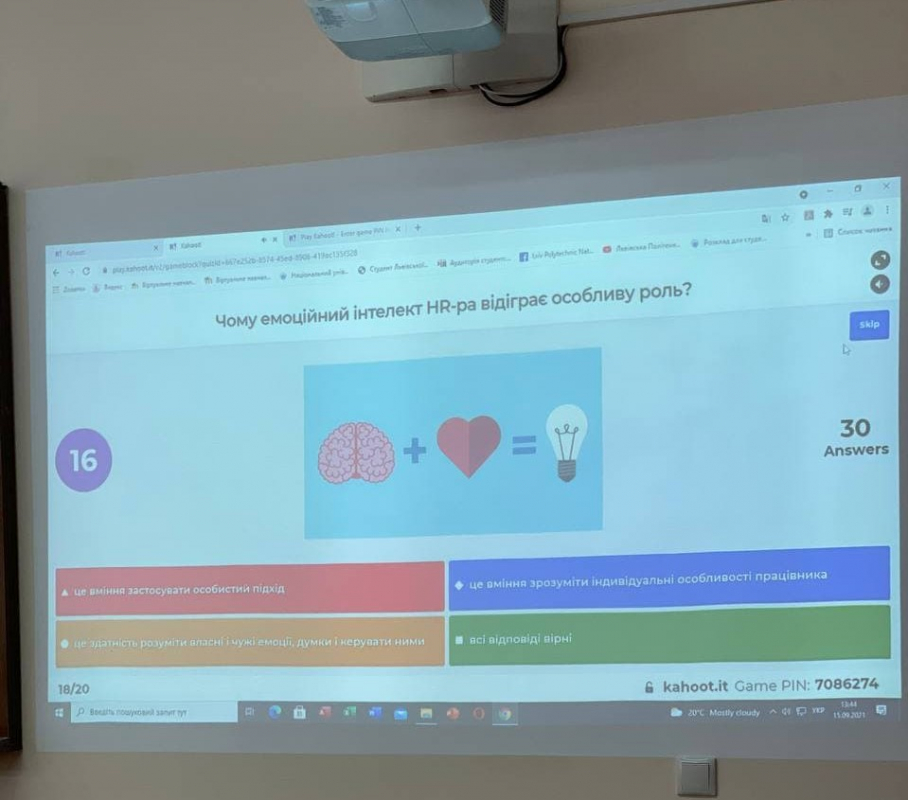 Фото із заходу