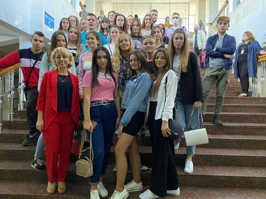 Фото із заходу