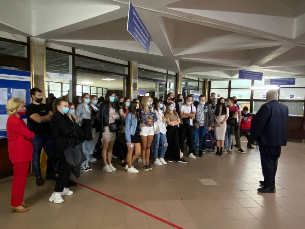 Фото із заходу