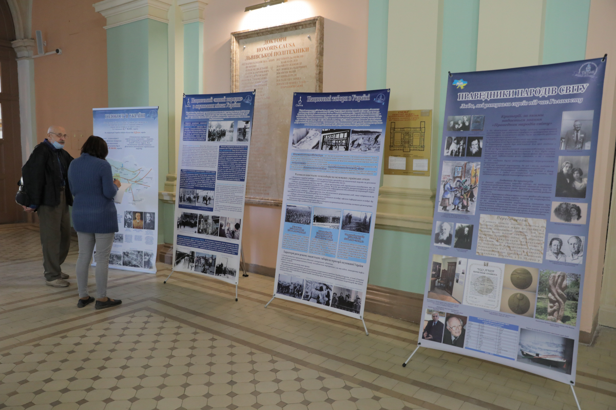 Фото з відкриття виставки