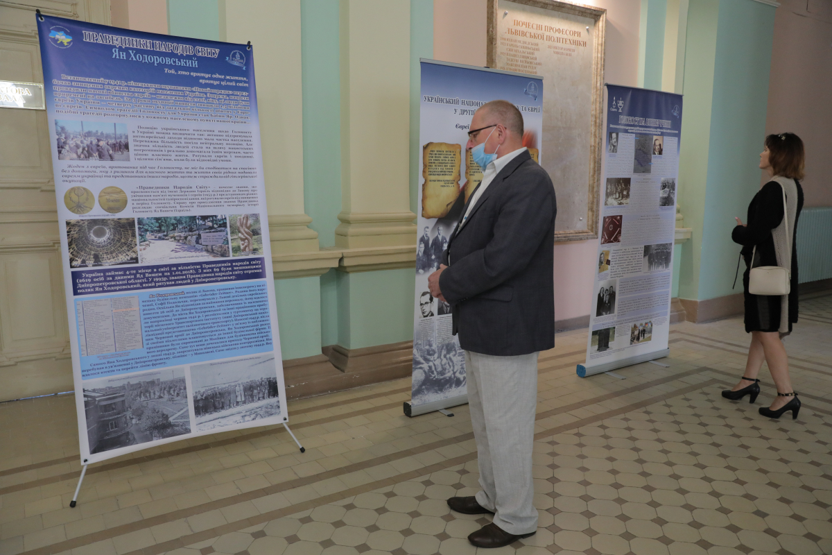 Фото з відкриття виставки