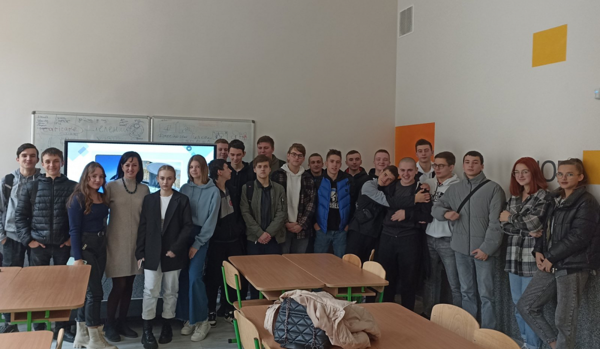 Фото з відвідин школи