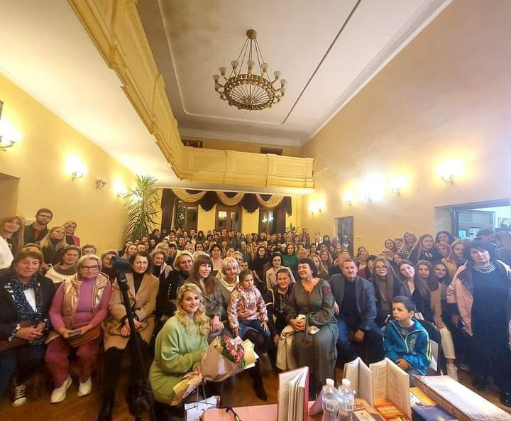 Фото із заходу