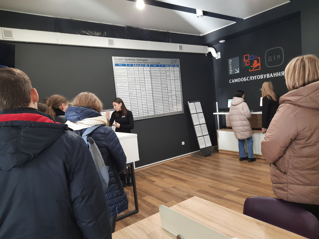 Фото з відвідин ЦНАПу