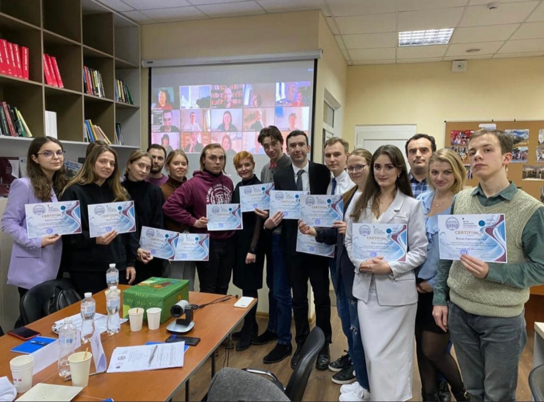 Фото із заходу