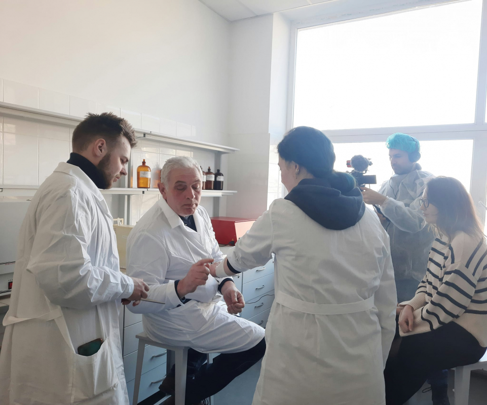 Фото з відвідин лабораторії