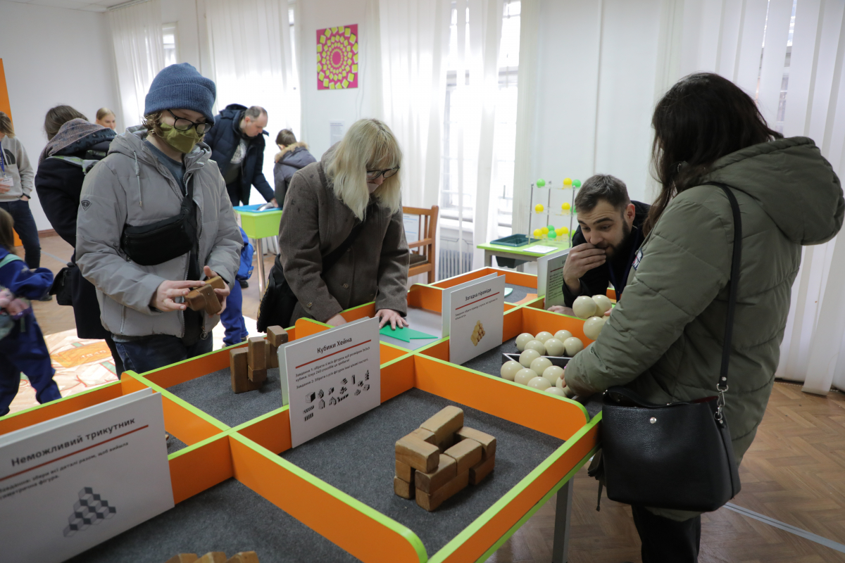 Фото з відкриття Музею науки та інновацій