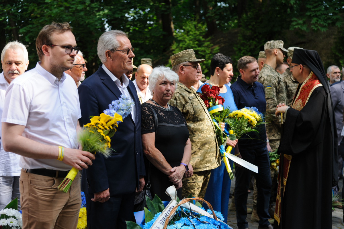 Фото із вшанування пам’яті розстріляних львівських науковців