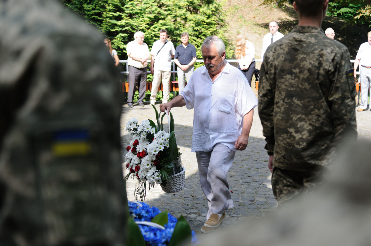 Фото із вшанування пам’яті розстріляних львівських науковців