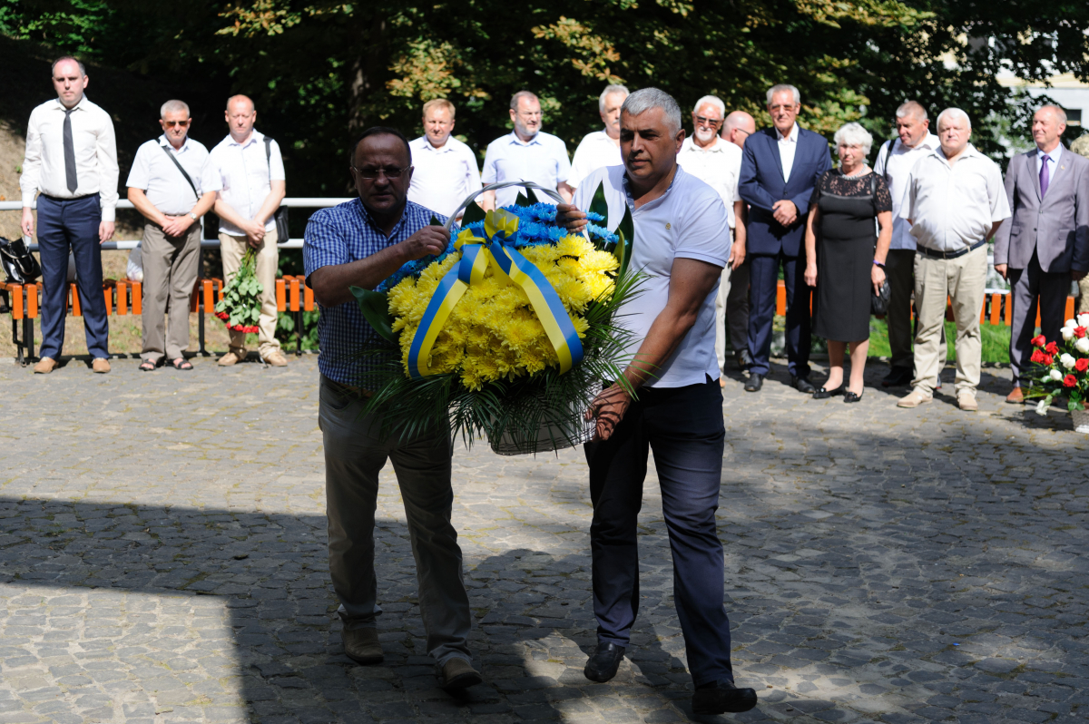 Фото із вшанування пам’яті розстріляних львівських науковців