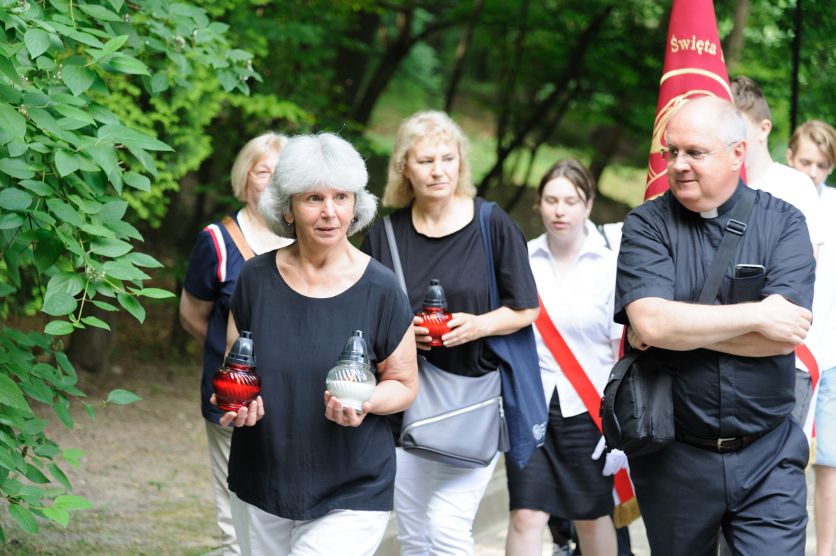 Фото із вшанування пам’яті розстріляних львівських науковців