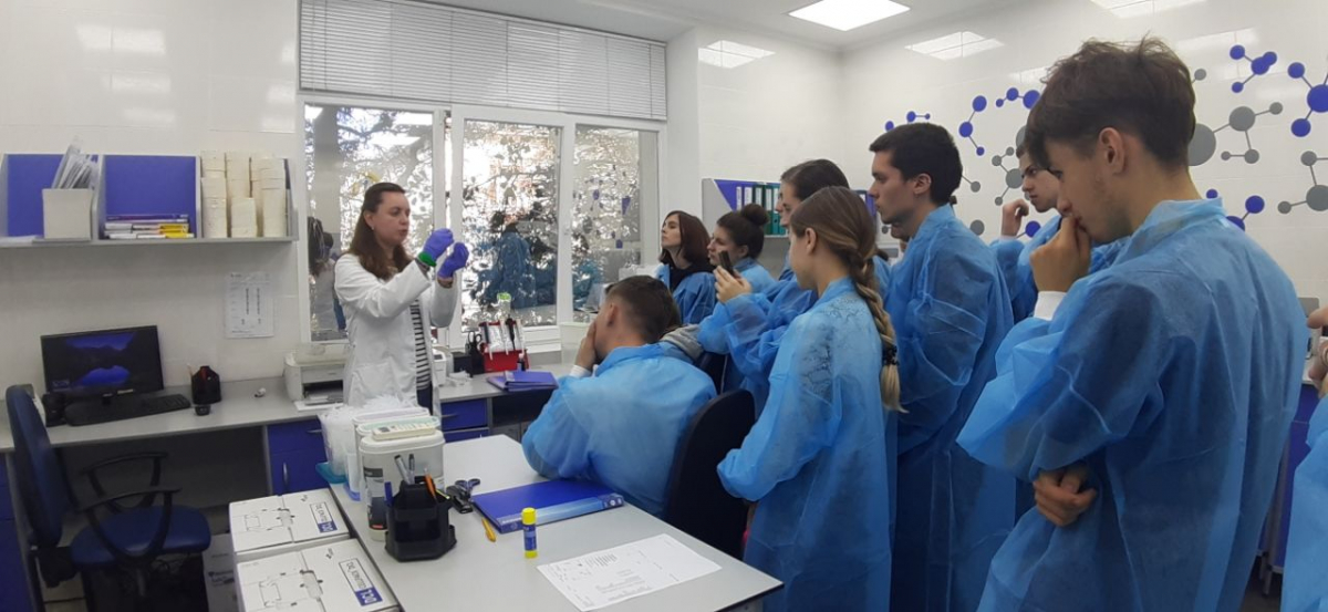 Фото з відвідин лабораторії