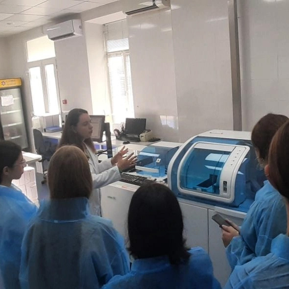 Фото з відвідин лабораторії