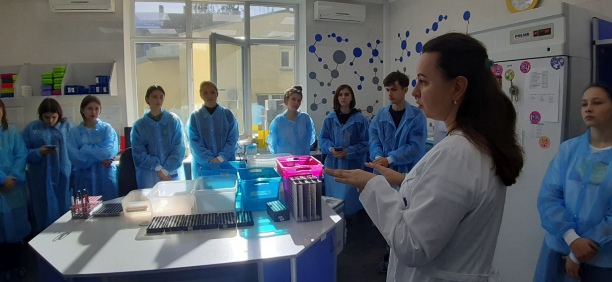 Фото з відвідин лабораторії
