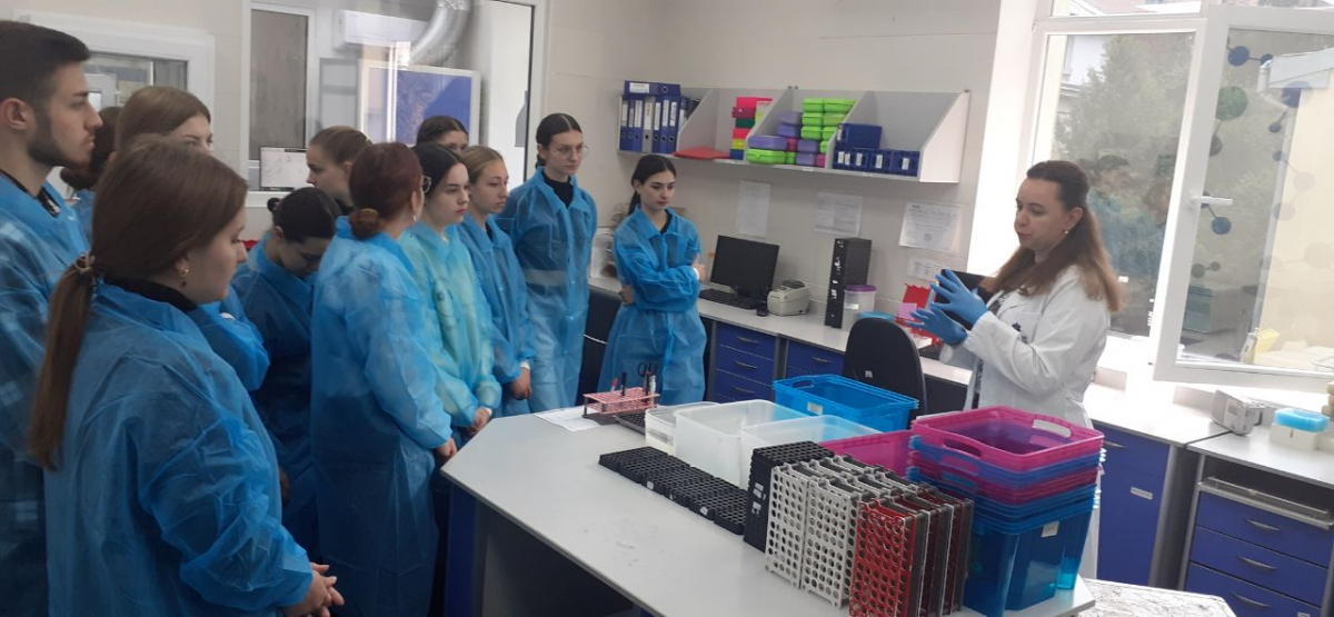 Фото з відвідин лабораторії