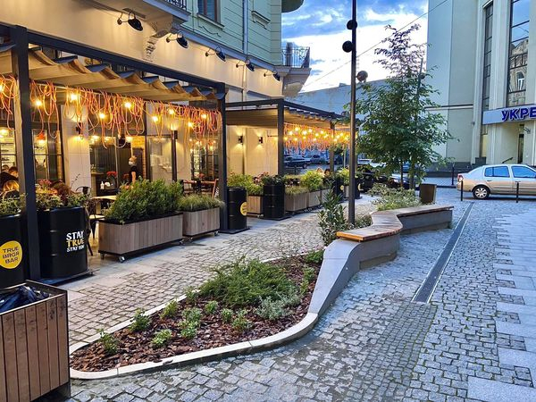 Фото із заходу