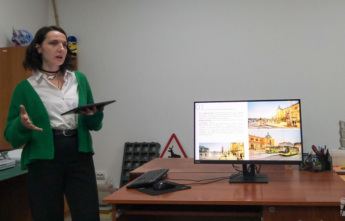 Фото із заходу