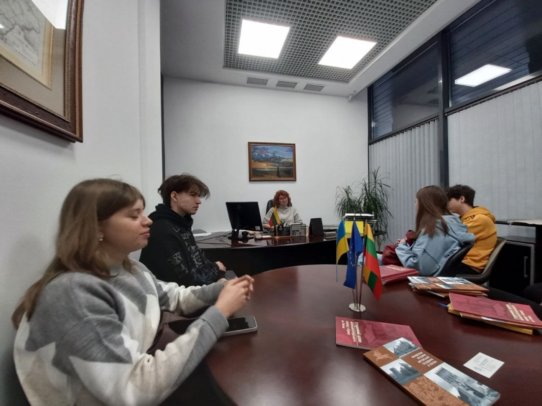 Фото з відвідин Почесного консульства