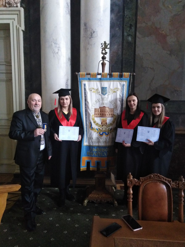 Фото з урочистої академії