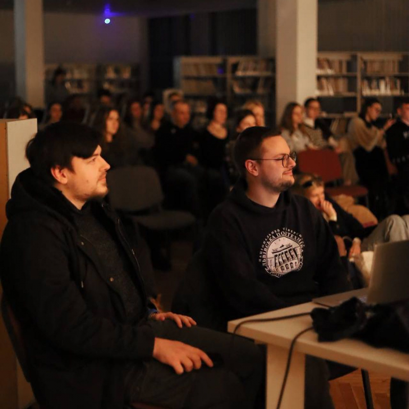 Фото із заходу