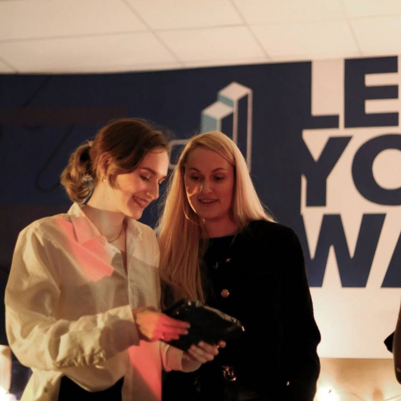 Фото із заходу