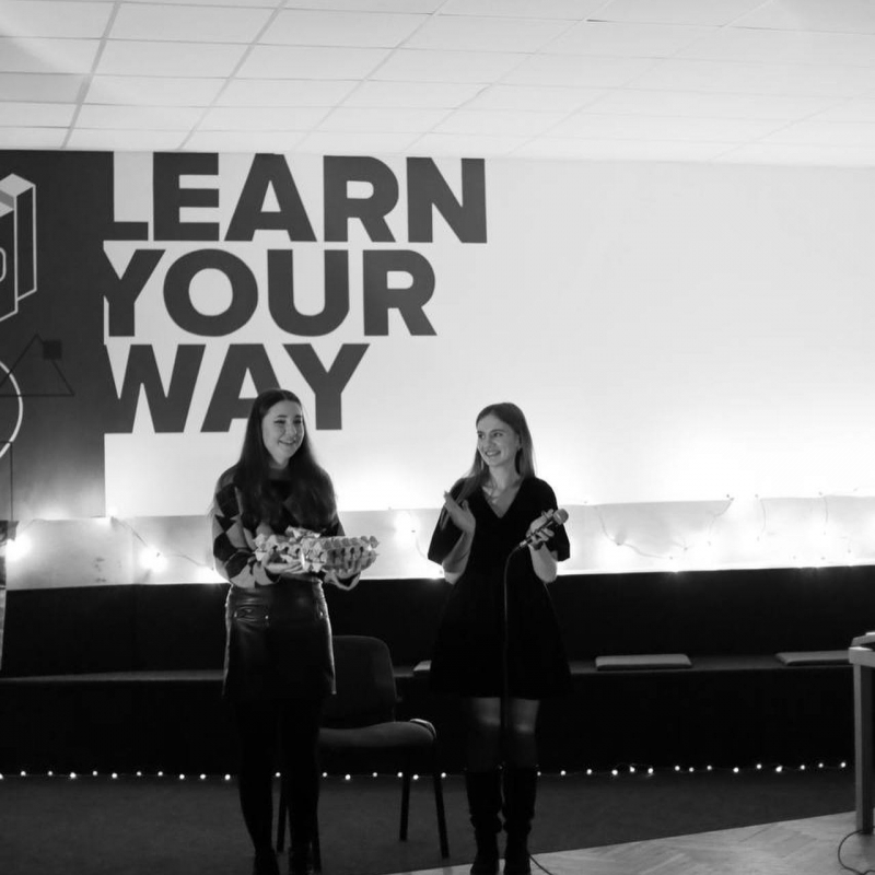 Фото із заходу