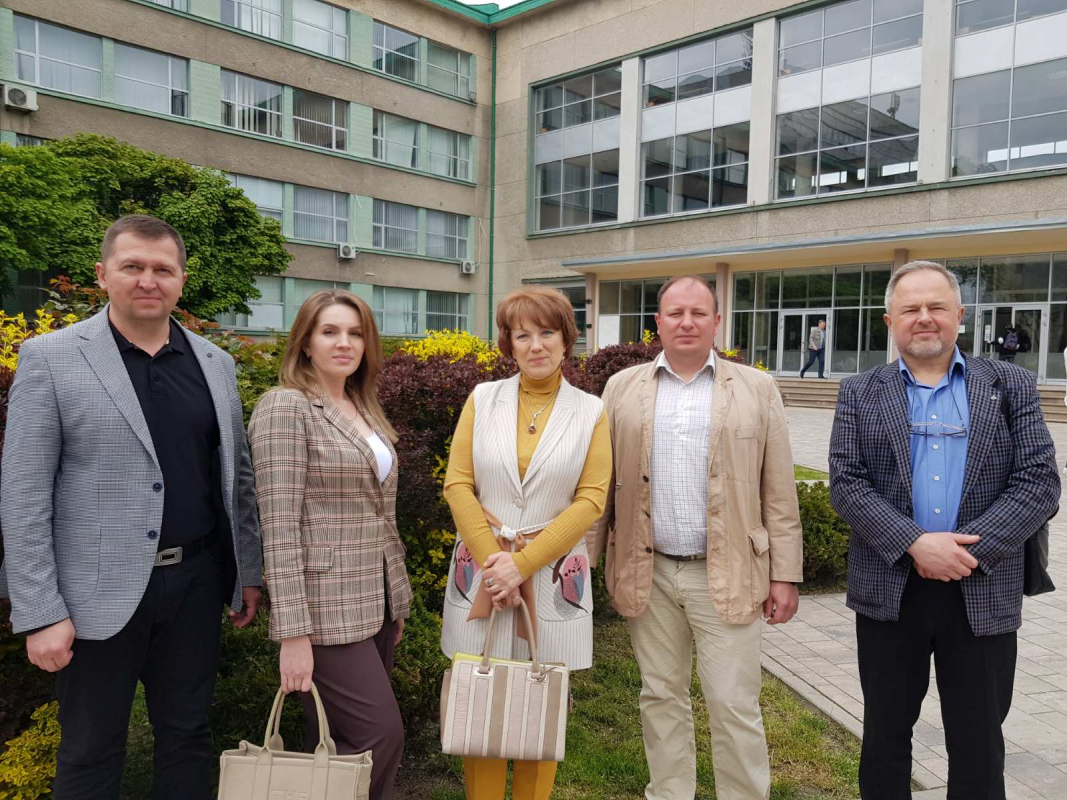 Фото із заходу