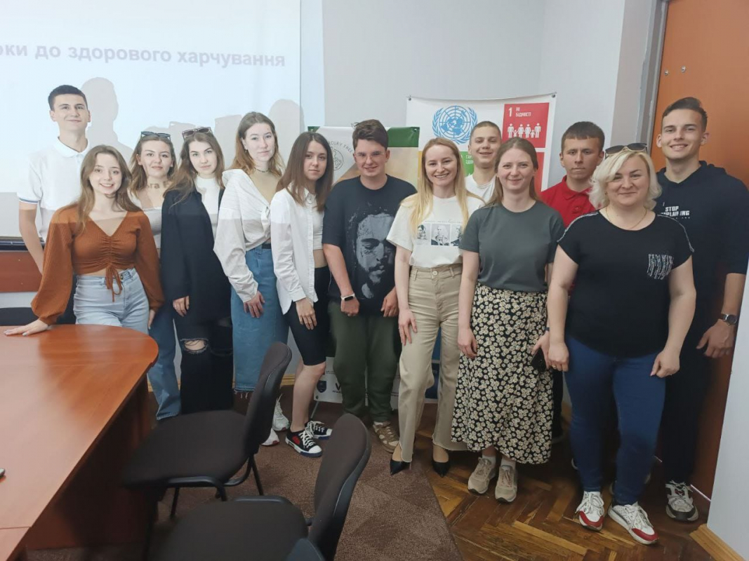 Фото із заходу