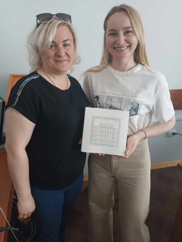 Фото із заходу