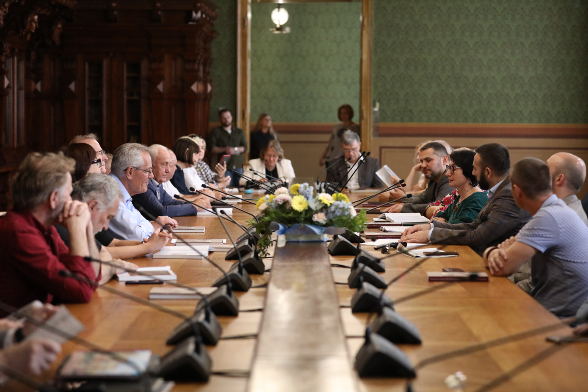 Фото із презентації