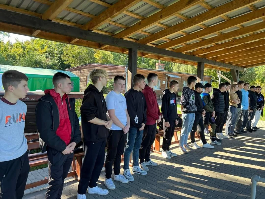 Фото із заходу