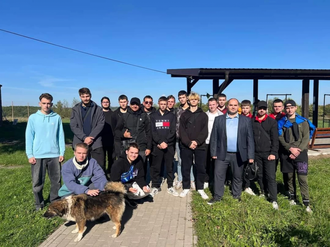 Фото із заходу