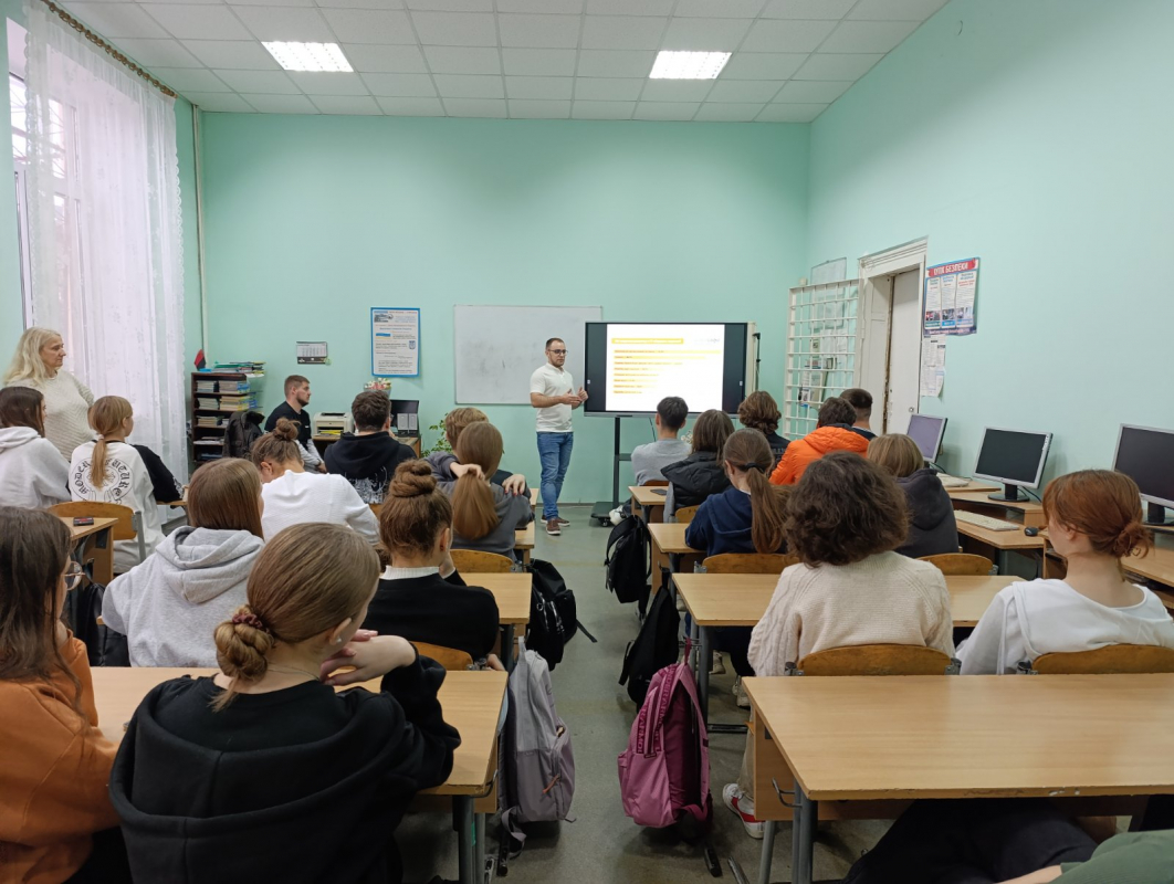 Фото з Днів Політехніки в гімназії