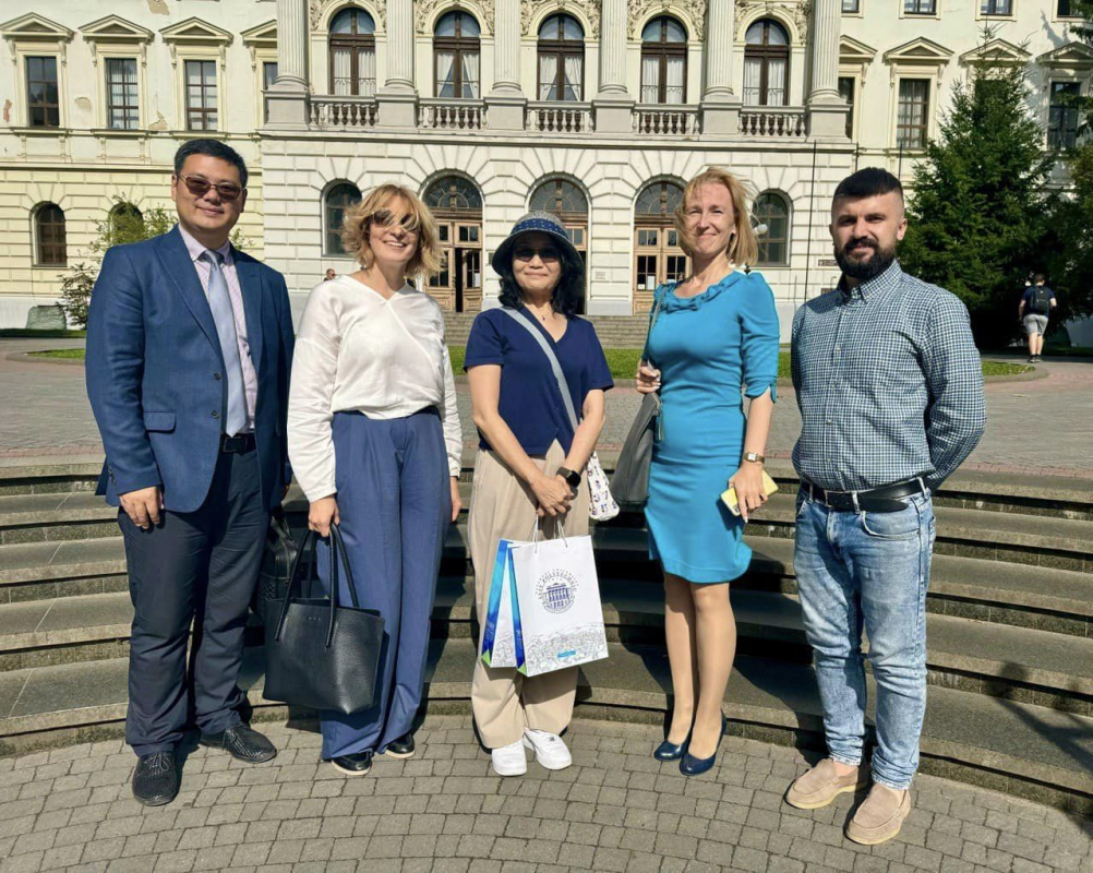 Фото з підписання меморандуму