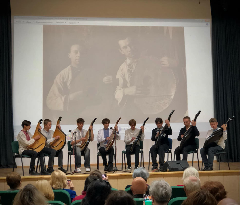 Фото із закриття виставки