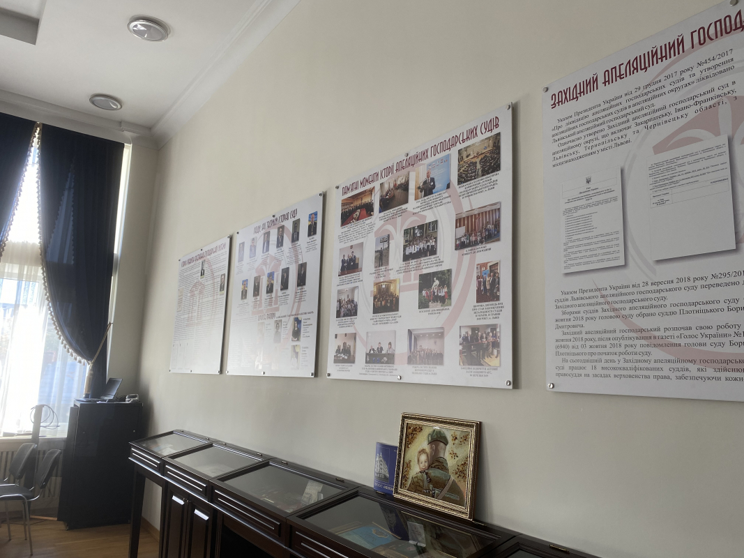 Фото з відвідин суду